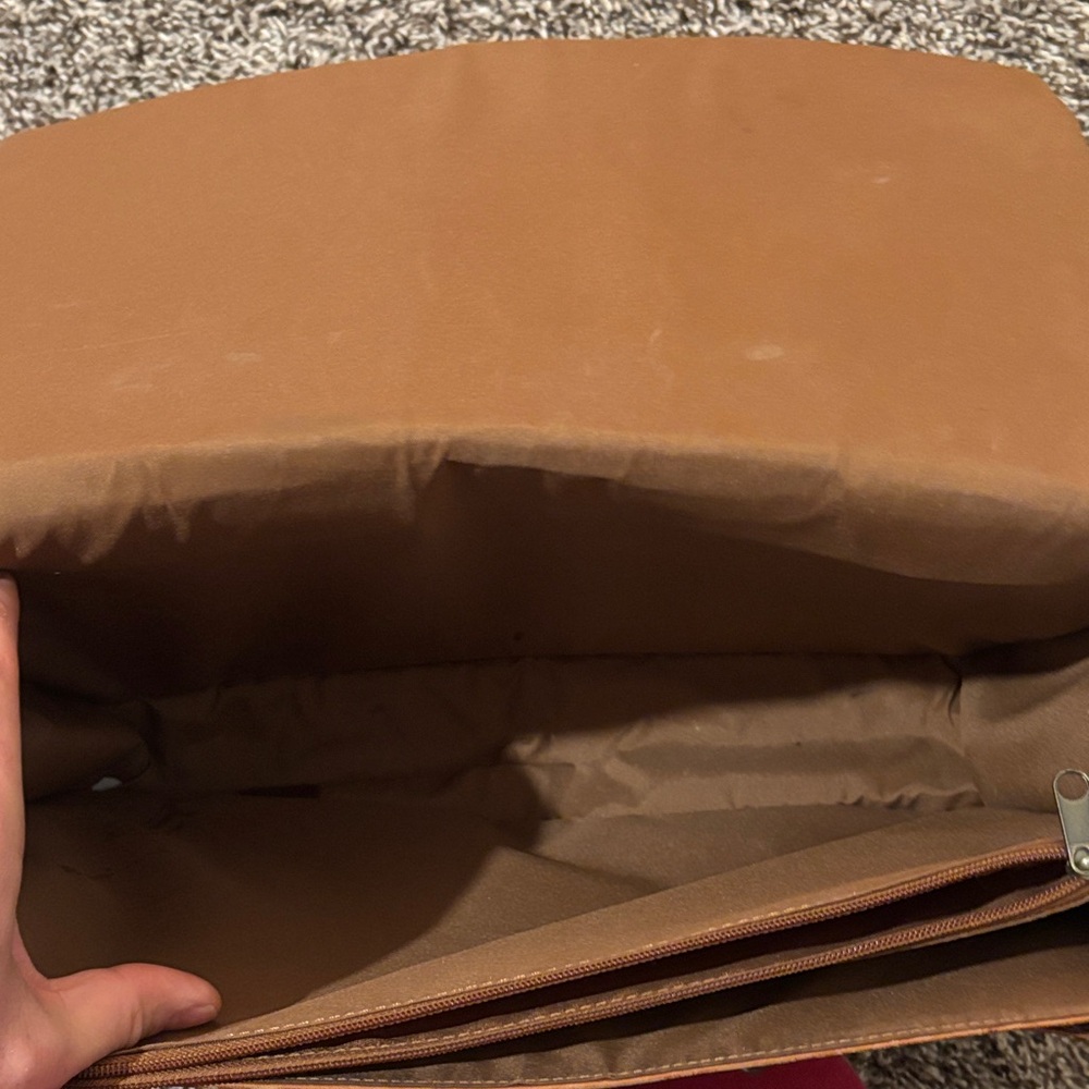 Classic Brown Leather Messenger Bag - Picture 5 of 12